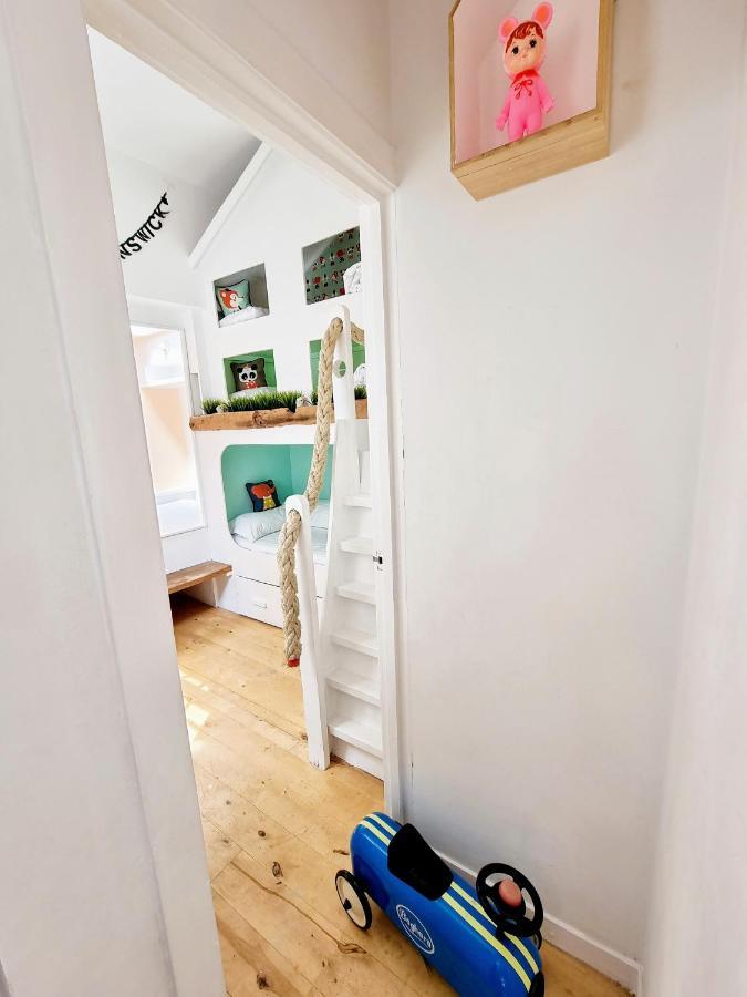 ברייטון Quirky Seaside Family Cottage Walk To The Waves! מראה חיצוני תמונה